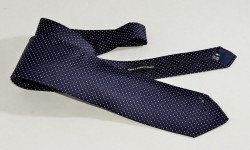 Cravatta in seta cucita a mano